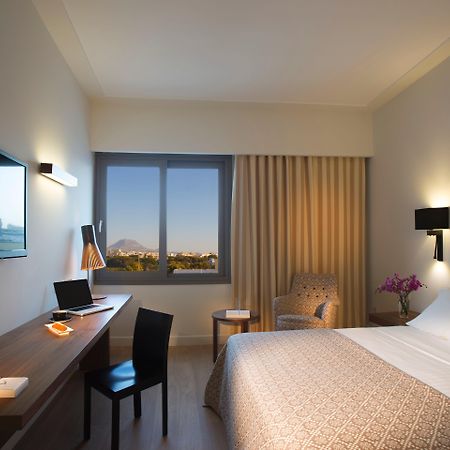 Aquila Atlantis Hotel Heraklion  Luaran gambar A room at the Athens Hilton