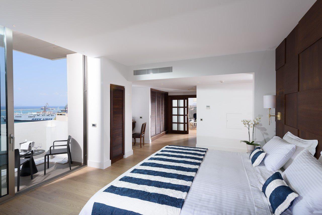 Aquila Atlantis Hotel Heraklion  Luaran gambar A room at the hotel