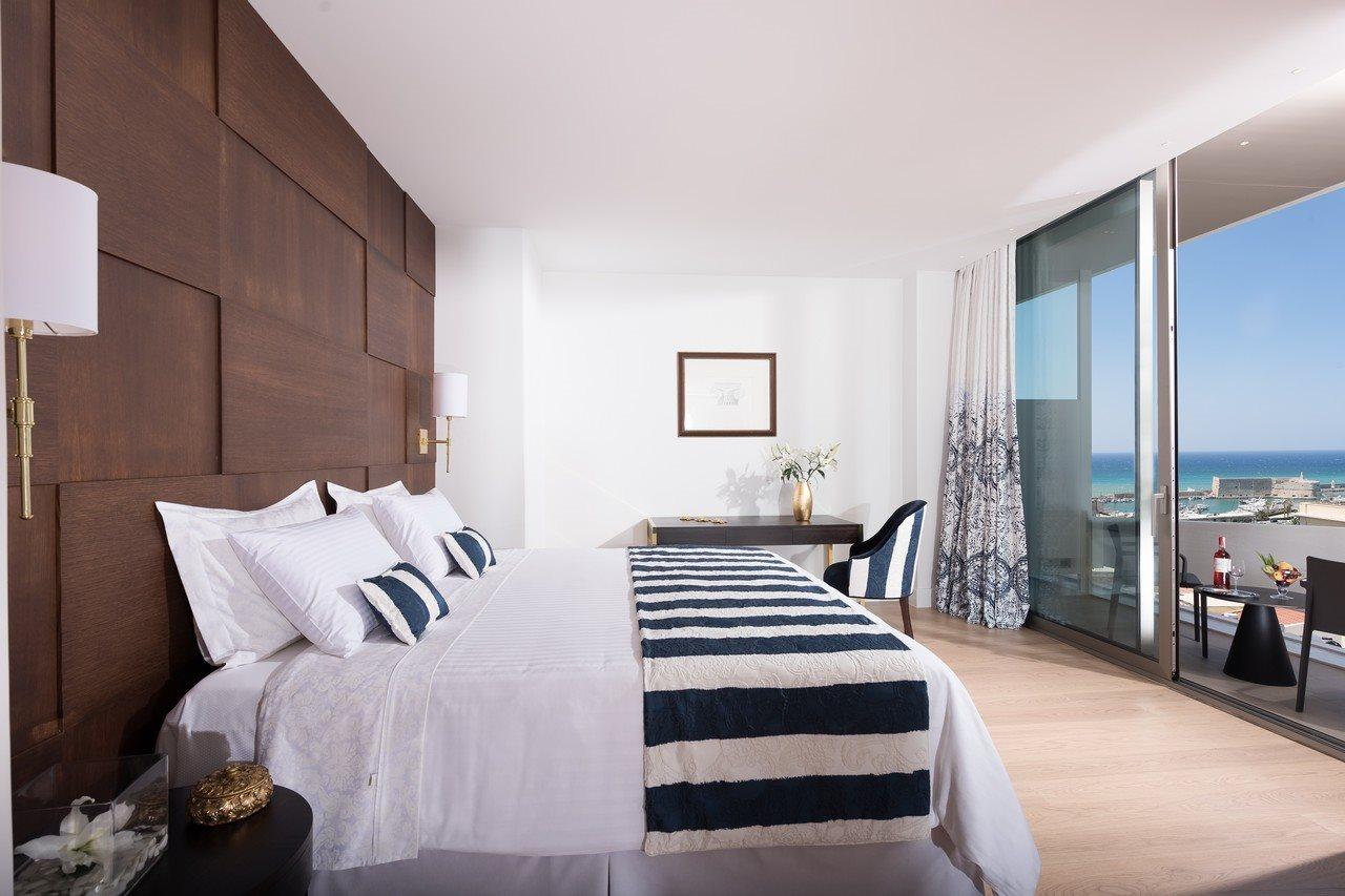 Aquila Atlantis Hotel Heraklion  Luaran gambar A bedroom at the hotel