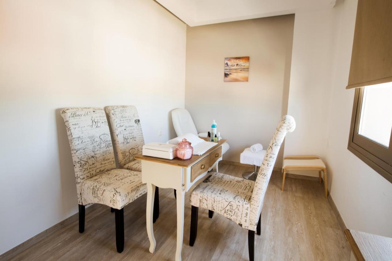 Aquila Atlantis Hotel Heraklion  Luaran gambar A typical office at the hospital