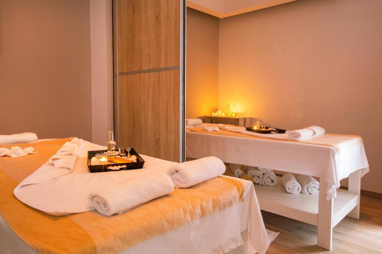 Aquila Atlantis Hotel Heraklion  Luaran gambar A massage table