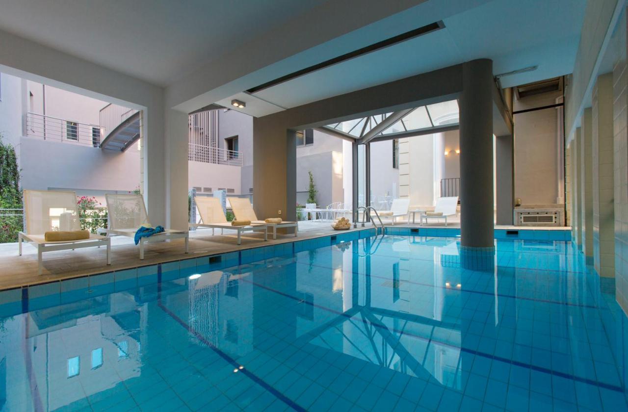 Aquila Atlantis Hotel Heraklion  Luaran gambar The swimming pool at the hotel