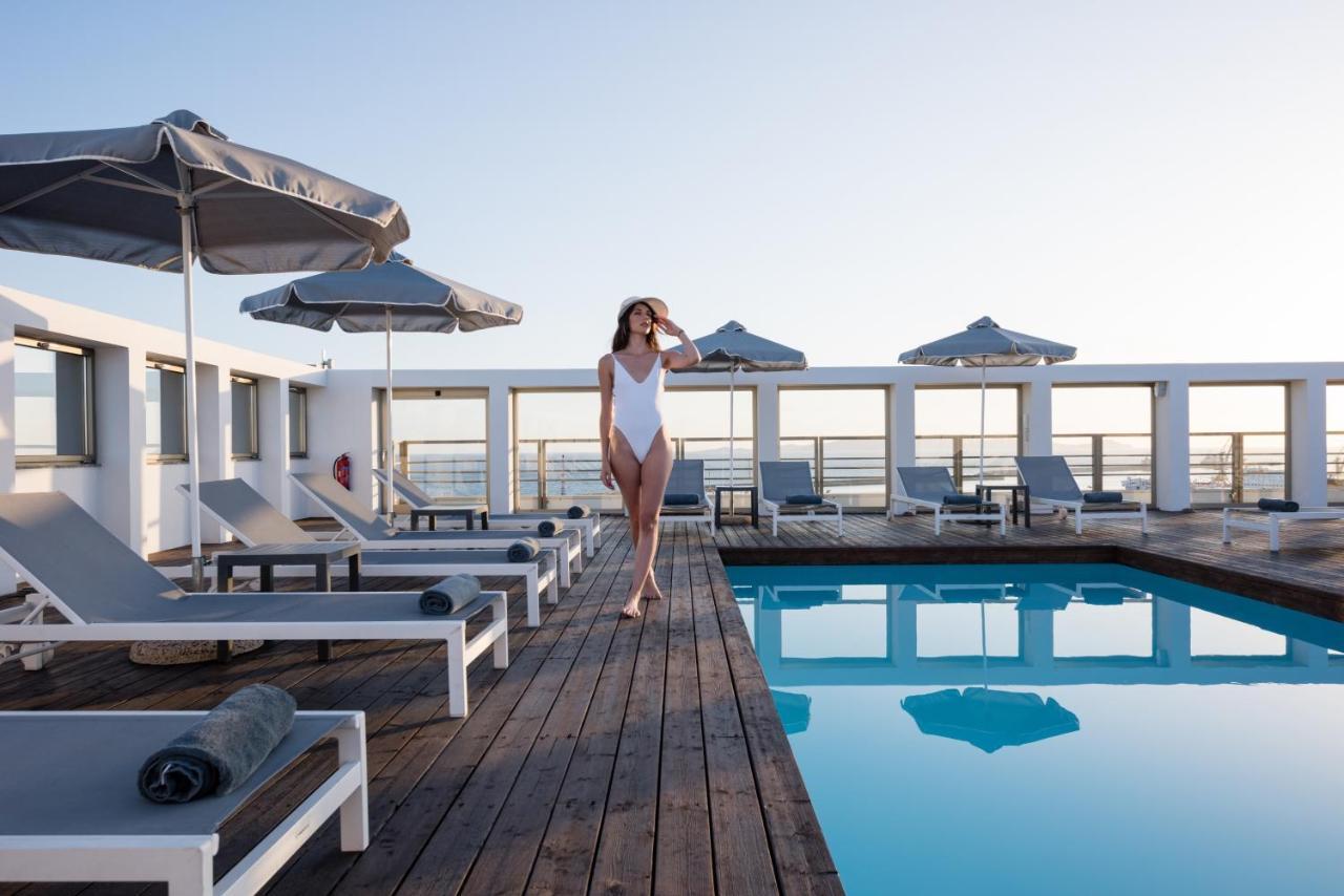 Aquila Atlantis Hotel Heraklion  Luaran gambar Rooftop pool at the hotel