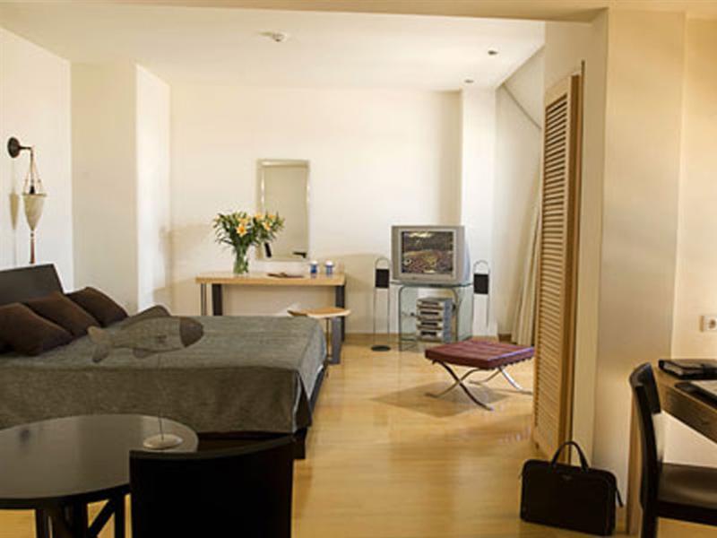 Aquila Atlantis Hotel Heraklion  Luaran gambar A studio apartment in Paris
